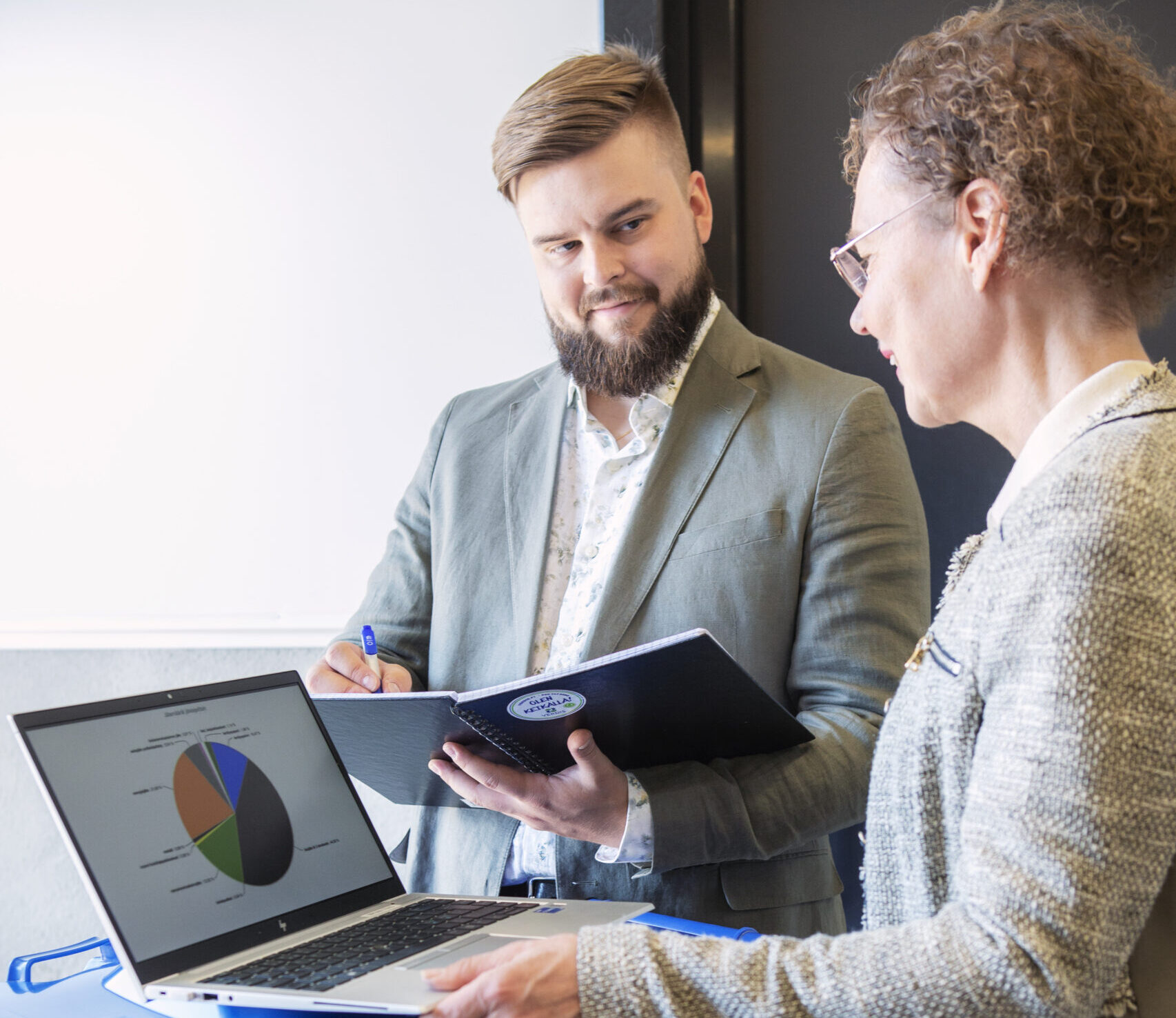 Mikä on kiinteistöpäällikön rooli jätehuoltosuunnitelman toteuttamisessa?